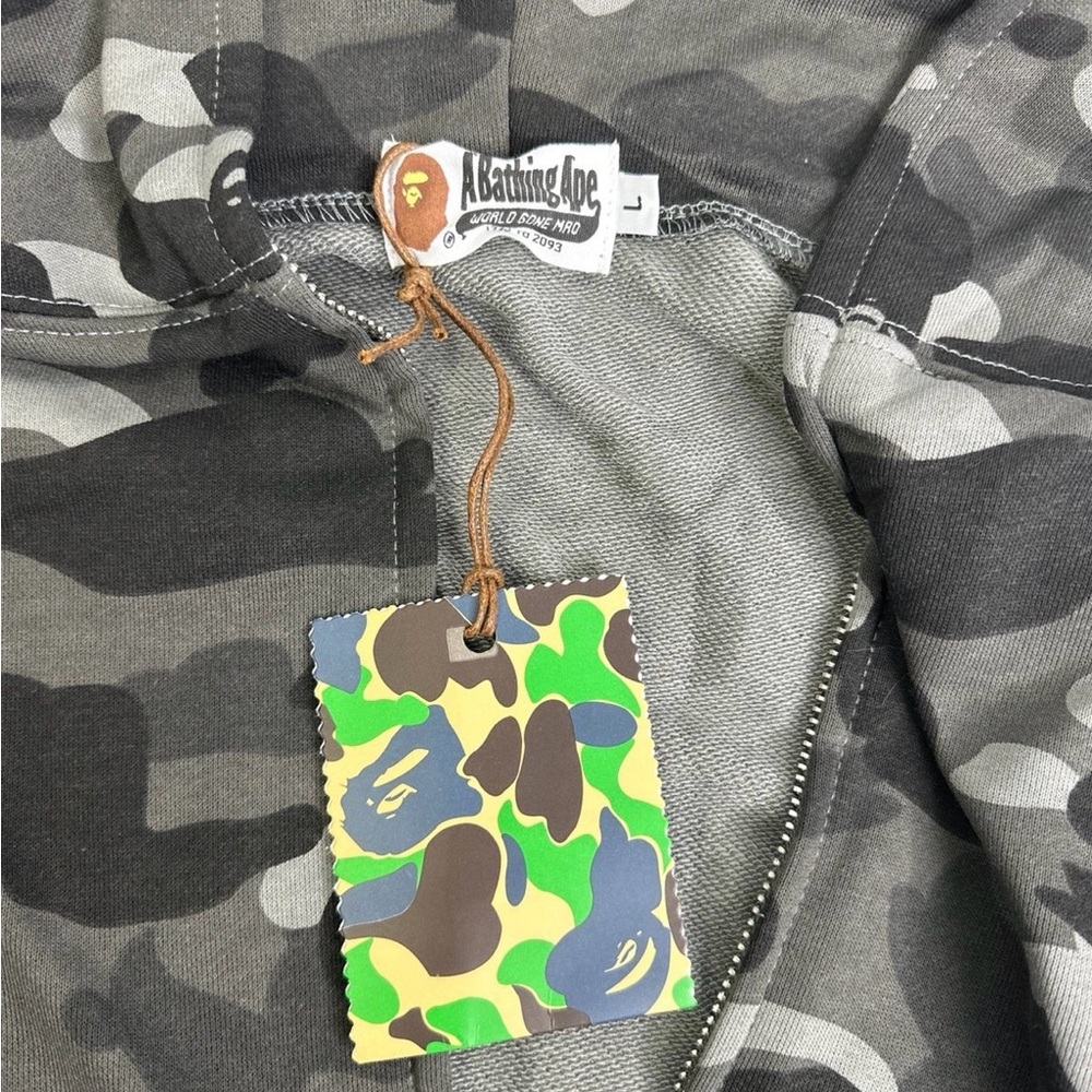 Bape 1st camo shark full zip hoodie size medium - Picture 8 of 11